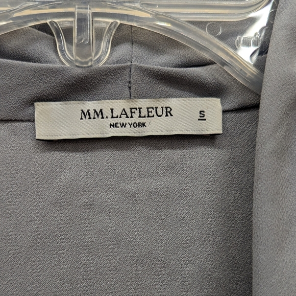 M.M. LaFleur Grey sleeveless chiffon blouse Sz S - Picture 3 of 5